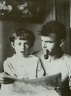 Р.М. Семашкевич с соседкой Люсей. 1930-е годы 
