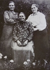 Мать художника Екатерина Даниловна Семашкевич и ее сестры Людмила и Василина. 1930-е годы